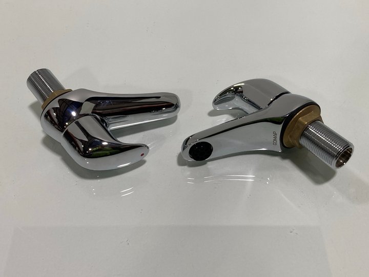 Lot 256  
            Marchington SR19 - Delivery or Collection 

                
PAIR OF MODERN ALL CHROME BATH/BASIN PILLAR TAPS - ORIGINAL RRP £105: LOCATION - ...