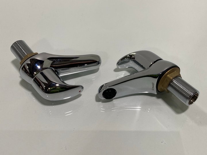 Lot 257  
            Marchington SR19 - Delivery or Collection 

                
PAIR OF MODERN ALL CHROME BATH/BASIN PILLAR TAPS - ORIGINAL RRP £105: LOCATION - ...