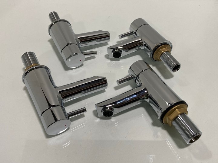 Lot 260  
            Marchington SR19 - Delivery or Collection 

                
SET OF ALL CHROME BATH/BASIN PILLAR TAPS - ORIGINAL RRP £210: LOCATION - RACKING 1