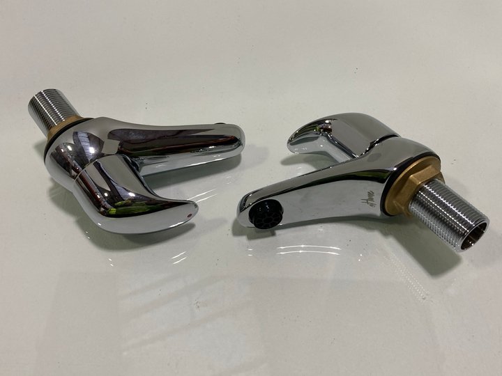 Lot 267  
            Marchington SR19 - Delivery or Collection 

                
PAIR OF MODERN ALL CHROME BATH/BASIN PILLAR TAPS - ORIGINAL RRP £105: LOCATION - ...