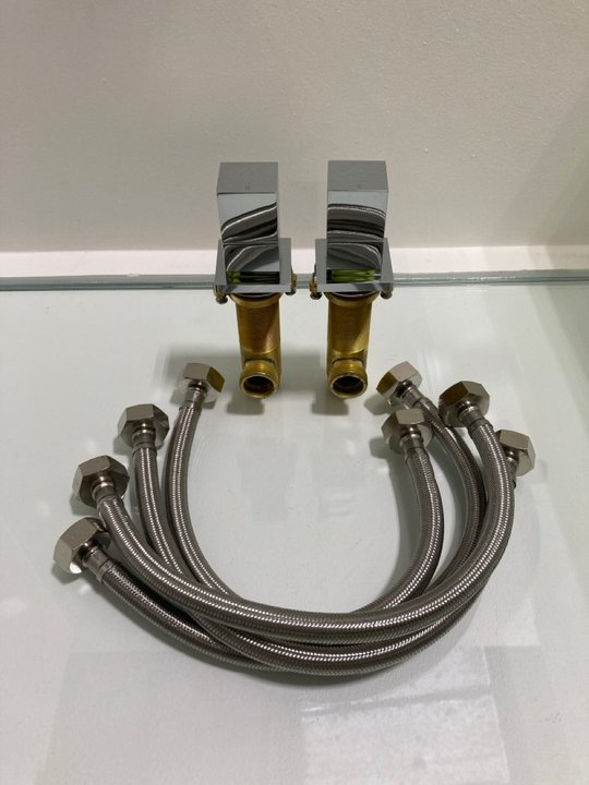 Lot 285  
            Marchington SR19 - Delivery or Collection 

                
PAIR OF DECK MOUNTED SIDE VALVES IN CHROME: LOCATION - RACKING 1