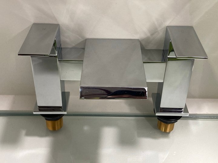 Lot 299  
            Marchington SR19 - Delivery or Collection 

                
DECK MOUNTED BLADE STYLE BATH FILLER IN CHROME - ORIGINAL RRP £320: LOCATION - RA...