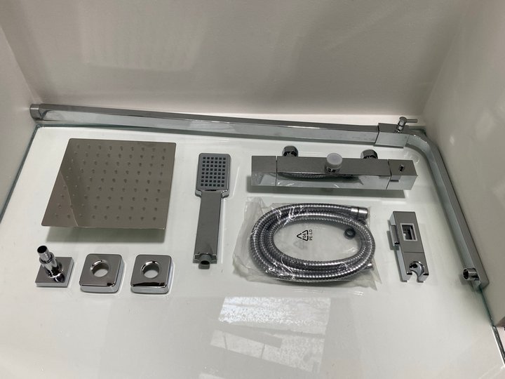 Lot 318  
            Marchington SR19 - Delivery or Collection 

                
SQUARE STYLED THERMOSTATIC BAR SHOWER VALVE IN CHROME WITH RISER RAIL, SQUARE FIX...