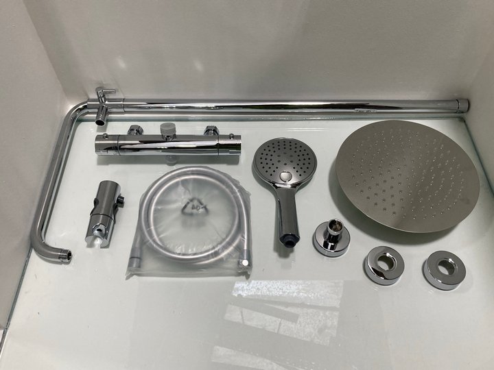 Lot 319  
            Marchington SR19 - Delivery or Collection 

                
THERMOSTATIC BAR SHOWER VALVE IN CHROME WITH RISER RAIL, ROUND FIXED SHOWER HEAD,...