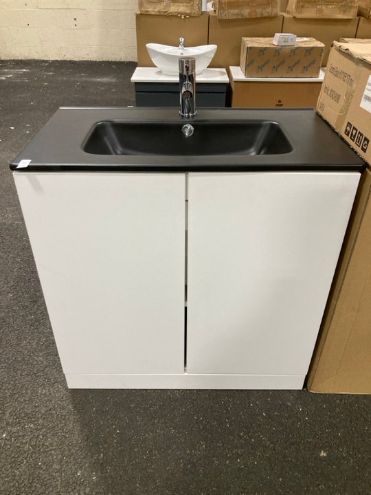 Lot 31  
            Marchington SR19 - Collection 

                
(COLLECTION ONLY) FLOOR STANDING 2 DOOR SINK UNIT IN WHITE WITH A 810 X 460MM 1TH...
