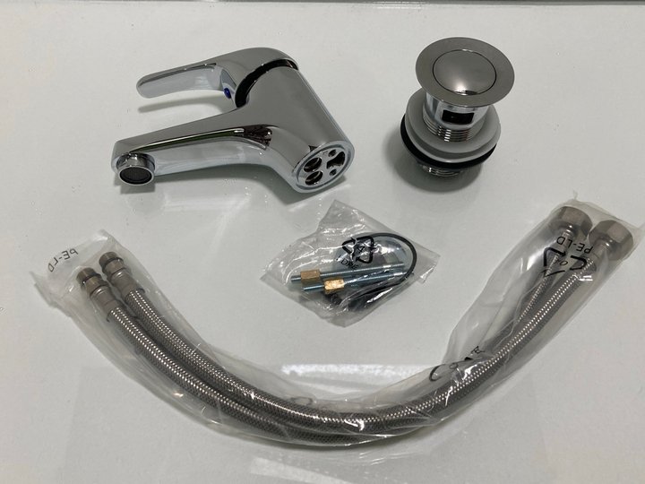 Lot 326  
            Marchington SR19 - Delivery or Collection 

                
MONO BASIN MIXER TAP & CHROME SPRUNG WASTE - ORIGINAL RRP £195: LOCATION - RACKING 1