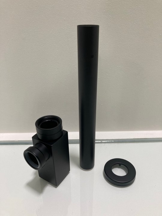 Lot 331  
            Marchington SR19 - Delivery or Collection 

                
EXPOSED BOTTLE TRAP IN BLACK - ORIGINAL RRP £95: LOCATION - RACKING 1