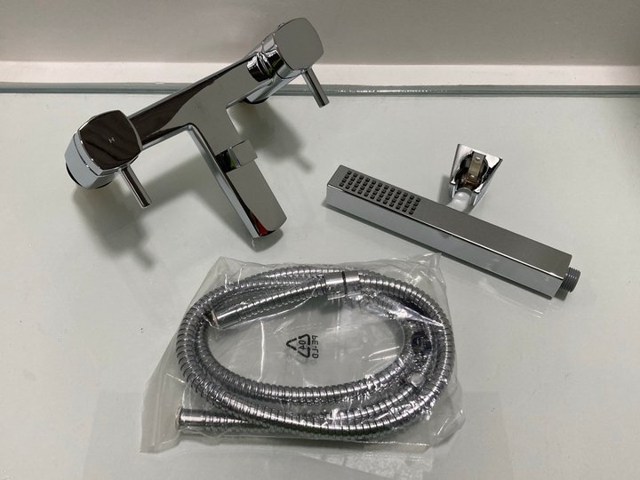 Lot 334  
            Marchington SR19 - Delivery or Collection 

                
DECK MOUNTED BSM IN CHROME WITH PENCIL STYLE HANDSET, HOSE & WALL MOUNTING BRACKE...