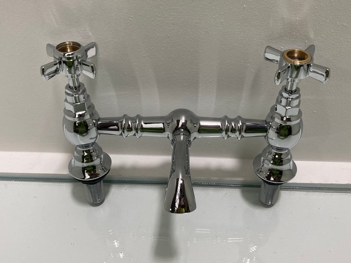 Lot 344  
            Marchington SR19 - Delivery or Collection 

                
TRADITIONAL BRIDGE STYLE BASIN MIXER IN CHROME - ORIGINAL RRP £190: LOCATION - RA...