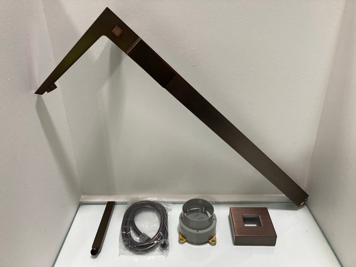 Lot 345  
            Marchington SR19 - Delivery or Collection 

                
FREE STANDING BSM IN OIL RUBBED BRONZE WITH PENCIL STYLE HANDSET & HOSE - ORIGINA...
