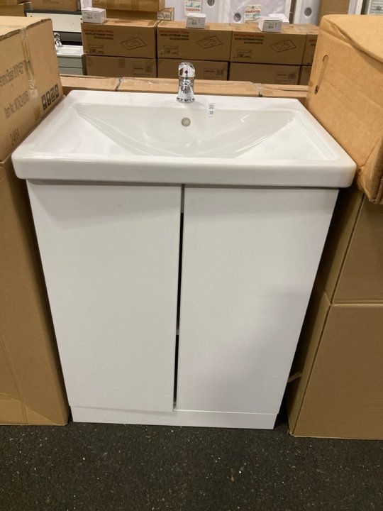 Lot 38  
            Marchington SR19 - Collection 

                
(COLLECTION ONLY) FLOOR STANDING 2 DOOR SINK UNIT IN WHITE WITH A 600 X 530MM 1TH...