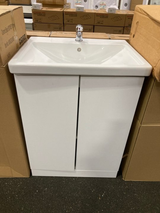 Lot 39  
            Marchington SR19 - Delivery or Collection 

                
FLOOR STANDING 2 DOOR SINK UNIT IN WHITE WITH A 600 X 530MM 1TH CERAMIC BASIN COM...