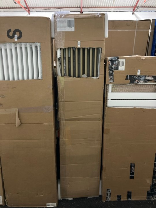 Lot 400  
            Marchington SR19 - Delivery or Collection 

                
TRADITIONAL VERTICAL 8 X 2 COLUMN CAST IRON STYLE RADIATOR IN BRASS 1800 X 380MM ...