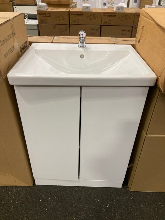 Lot 42  
            Marchington SR19 - Delivery or Collection 

                
FLOOR STANDING 2 DOOR SINK UNIT IN WHITE WITH A 600 X 530MM 1TH CERAMIC BASIN COM...