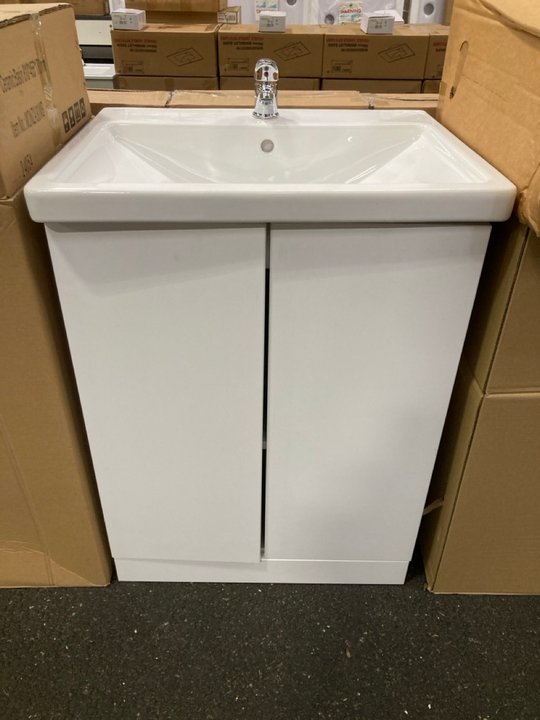 Lot 44  
            Marchington SR19 - Delivery or Collection 

                
FLOOR STANDING 2 DOOR SINK UNIT IN WHITE WITH A 600 X 530MM 1TH CERAMIC BASIN COM...