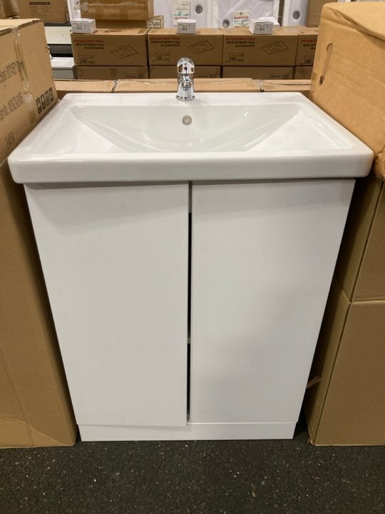 Lot 45  
            Marchington SR19 - Delivery or Collection 

                
FLOOR STANDING 2 DOOR SINK UNIT IN WHITE WITH A 600 X 530MM 1TH CERAMIC BASIN COM...