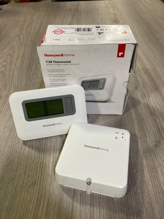 Lot 495  
            Marchington SR19 - Delivery or Collection 

                
HONEYWELL T3R PROGRAMMABLE THERMOSTAT - ORIGINAL RRP £135: LOCATION - RACKING 2