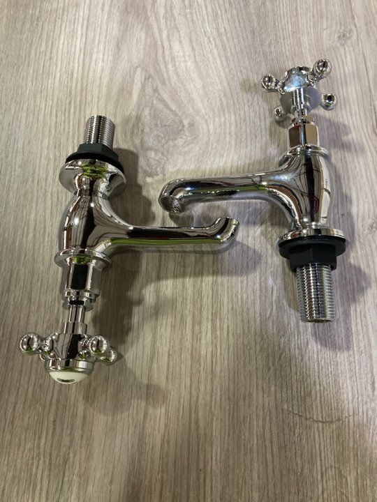 Lot 497  
            Marchington SR19 - Delivery or Collection 

                
PAIR OF TRADITIONAL CROSS HEAD BASIN PILLAR TAPS IN CHROME - ORIGINAL RRP £140: L...
