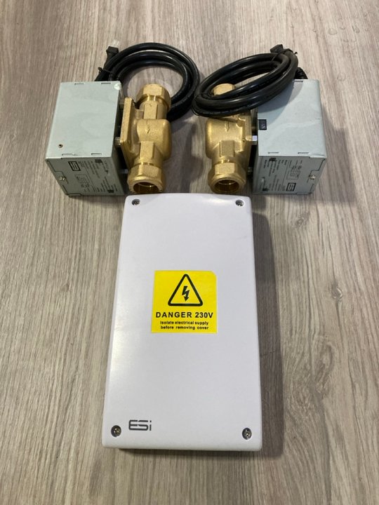Lot 503  
            Marchington SR19 - Delivery or Collection 

                
ESI TWIN ZONE THERMOSTAT CONTROLLER WITH MOTORISED VALVES - ORIGINAL RRP £338: LO...