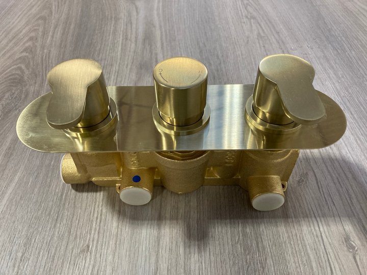 Lot 504  
            Marchington SR19 - Delivery or Collection 

                
TRIPLE CONCEALED SHOWER VALVE IN BRUSHED BRASS - ORIGINAL RRP £410: LOCATION - RA...