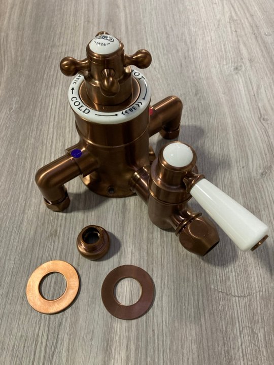 Lot 506  
            Marchington SR19 - Delivery or Collection 

                
TRADITIONAL EXPOSED SHOWER VALVE IN OIL RUBBED BRONZE - ORIGINAL RRP £525: LOCATI...