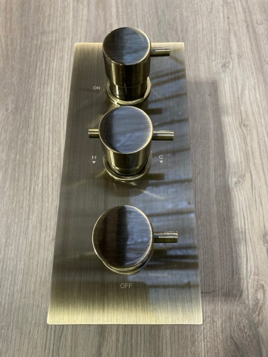 Lot 507  
            Marchington SR19 - Delivery or Collection 

                
TRIPLE CONCEALED SHOWER VALVE IN BRUSHED GOLD - ORIGINAL RRP £415: LOCATION - RAC...