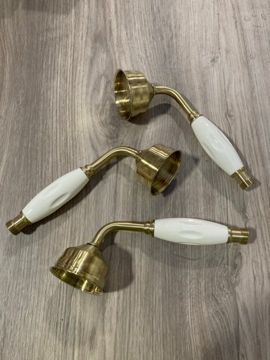 Lot 509  
            Marchington SR19 - Delivery or Collection 

                
QTY OF TRADITIONAL SHOWER HANDSETS IN BRUSHED BRASS - ORIGINAL RRP £80: LOCATION ...