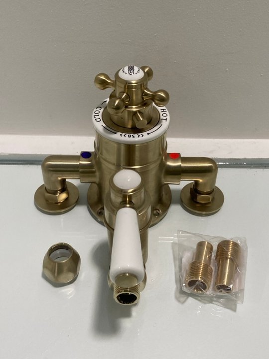 Lot 513  
            Marchington SR19 - Delivery or Collection 

                
TRADITIONAL EXPOSED SHOWER VALVE IN BRUSHED BRASS - ORIGINAL RRP £525: LOCATION -...