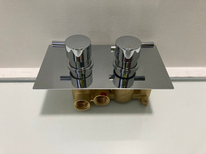 Lot 520  
            Marchington SR19 - Delivery or Collection 

                
TWIN CONCEALED SHOWER VALVE IN CHROME - ORIGINAL RRP £299: LOCATION - RACKING 2