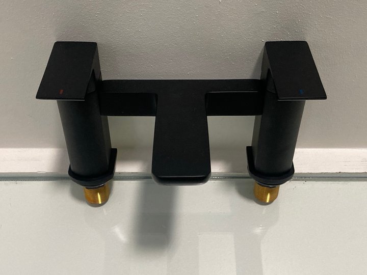 Lot 521  
            Marchington SR19 - Delivery or Collection 

                
DECK MOUNTED BATH FILLER IN BLACK - ORIGINAL RRP £265: LOCATION - RACKING 2