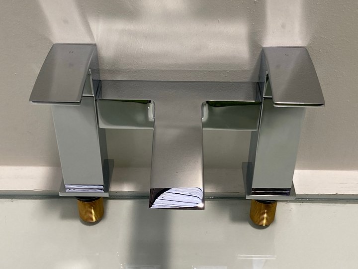 Lot 539  
            Marchington SR19 - Delivery or Collection 

                
DECK MOUNTED BATH FILLER IN CHROME - ORIGINAL RRP £245: LOCATION - RACKING 2