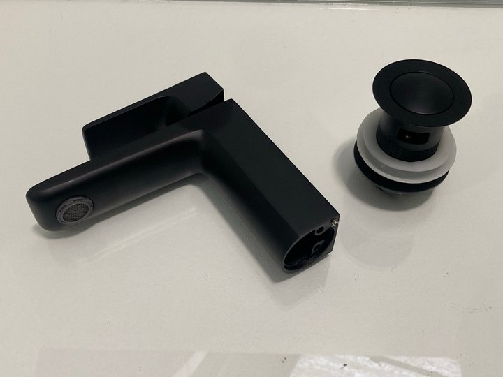 Lot 546  
            Marchington SR19 - Delivery or Collection 

                
BLACK MONO BASIN MIXER TAP WITH SPRUNG WASTE - ORIGINAL RRP £199: LOCATION - RACK...