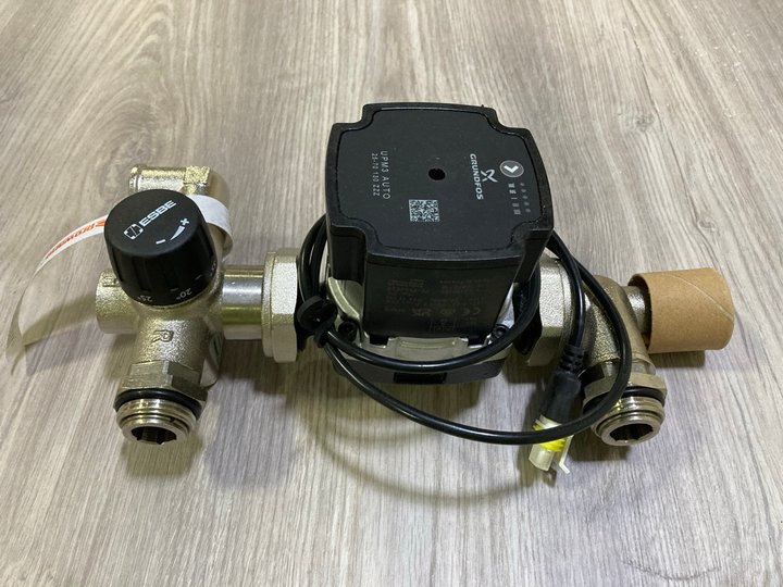 Lot 548  
            Marchington SR19 - Delivery or Collection 

                
PRO WARM UFH MANIFOLD - ORIGINAL RRP £225: LOCATION - RACKING 2