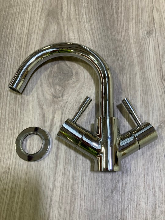 Lot 551  
            Marchington SR19 - Delivery or Collection 

                
MONO BASIN MIXER TAP IN CHROME - ORIGINAL RRP £170: LOCATION - RACKING 2