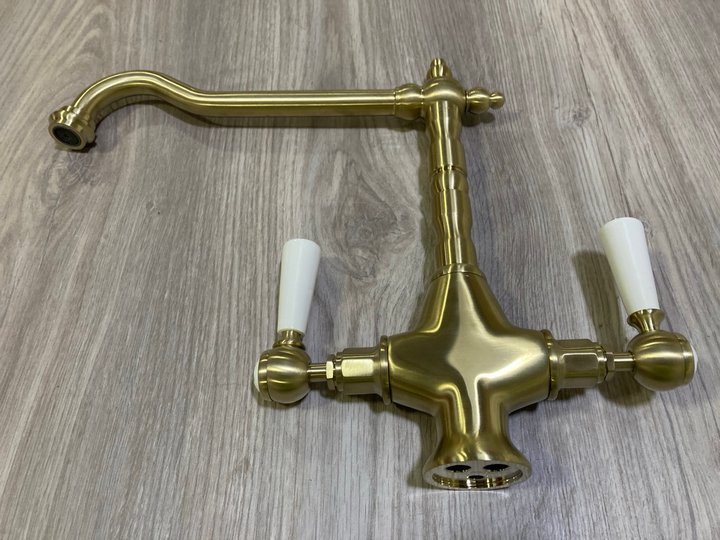 Lot 555  
            Marchington SR19 - Delivery or Collection 

                
TRADITIONAL LEVER ACTION KITCHEN SINK MIXER TAP IN BRUSHED BRASS - ORIGINAL RRP £...