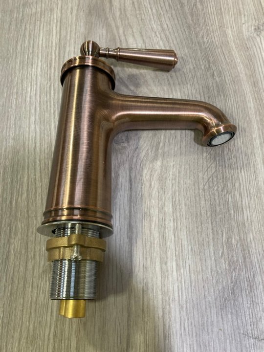 Lot 561  
            Marchington SR19 - Delivery or Collection 

                
TRADITIONAL LEVER ACTION MONO BASIN MIXER TAP IN OIL RUBBED BRONZE - ORIGINAL RRP...
