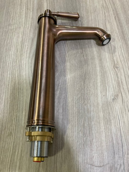 Lot 562  
            Marchington SR19 - Delivery or Collection 

                
TRADITIONAL LEVER ACTION HIGH MONO BASIN MIXER TAP IN OIL RUBBED BRONZE - ORIGINA...