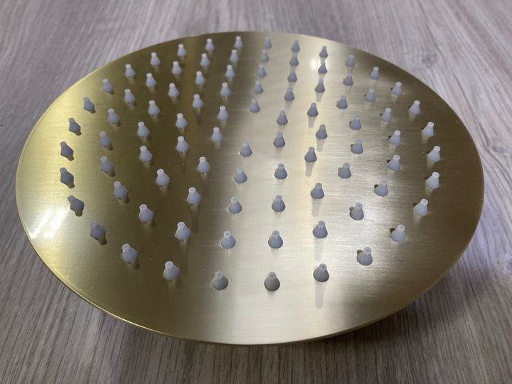 Lot 569  
            Marchington SR19 - Delivery or Collection 

                
200MM DIAM FIXED SHOWER HEAD IN BRUSHED BRASS - ORIGINAL RRP £105: LOCATION - RAC...