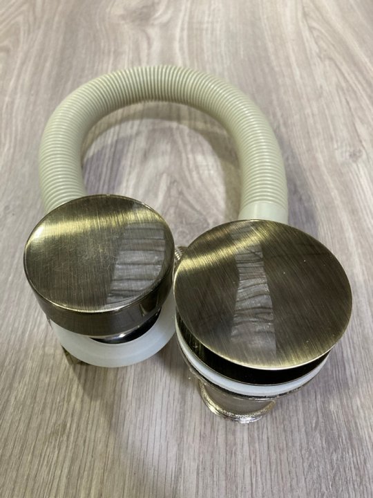 Lot 570  
            Marchington SR19 - Delivery or Collection 

                
BATH OVERFLOW FILLER WITH SPRUNG WASTE IN BRUSHED GOLD - ORIGINAL RRP £170: LOCAT...