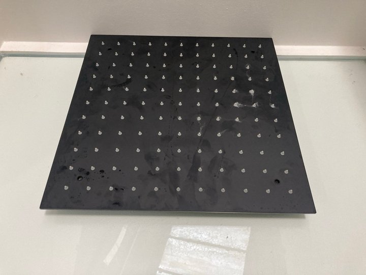 Lot 589  
            Marchington SR19 - Delivery or Collection 

                
400MM SQUARE CEILING MOUNTED FIXED SHOWER HEAD IN BLACK - ORIGINAL RRP £170: LOCA...