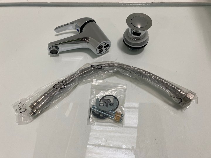 Lot 597  
            Marchington SR19 - Delivery or Collection 

                
MONO BASIN MIXER TAP IN CHROME WITH SPRUNG WASTE - ORIGINAL RRP £195: LOCATION - ...