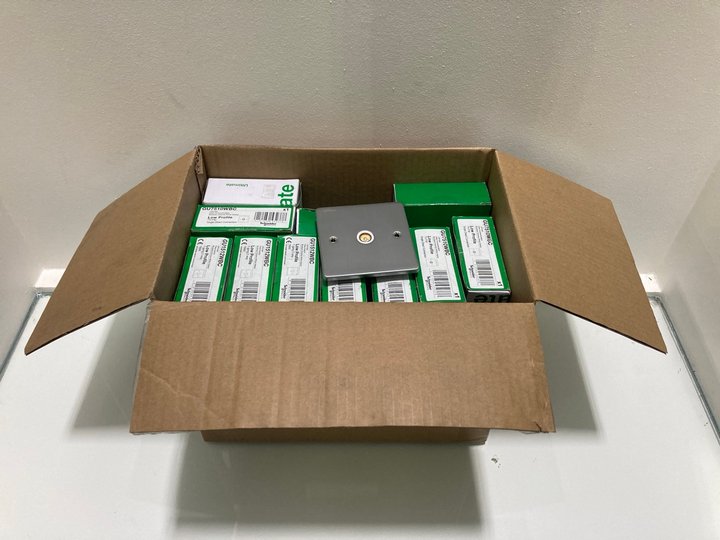 Lot 642  
            Marchington SR19 - Delivery or Collection 

                
QTY OF SCHNEIDER BRUSHED CHROME TV/FM CONNECTOR PLATES - ORIGINAL RRP £400: LOCAT...