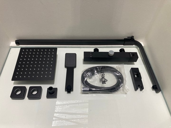 Lot 645  
            Marchington SR19 - Delivery or Collection 

                
BLACK SQUARE STYLED THERMOSTATIC BAR SHOWER VALVE WITH RISER RAIL, SQUARE FIXED S...