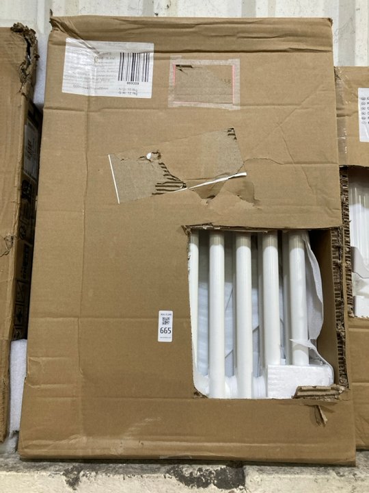 Lot 665  
            Marchington SR19 - Delivery or Collection 

                
TRADITIONAL HORIZONTAL 2 COLUMN CAST IRON STYLE RADIATOR IN WHITE 425 X 600MM - O...