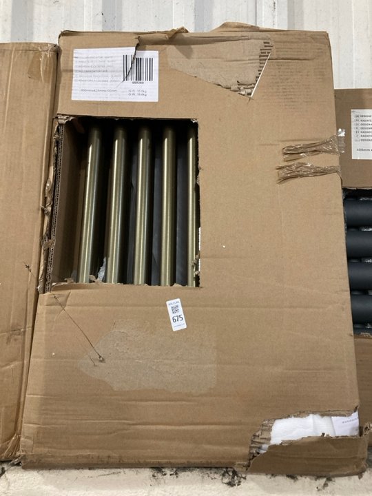 Lot 675  
            Marchington SR19 - Delivery or Collection 

                
TRADITIONAL HORIZONTAL 3 COLUMN CAST IRON STYLE RADIATOR IN BRONZE EFFECT 425 X 6...