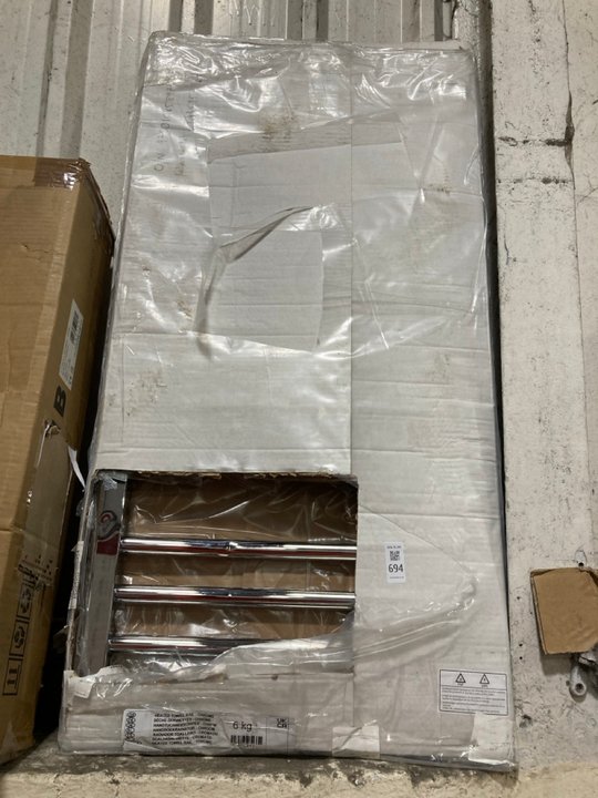Lot 694  
            Marchington SR19 - Delivery or Collection 

                
CHROME STRAIGHT TUBED HEATED TOWEL RADIATOR 1000 X 500MM - ORIGINAL RRP £180: LOC...
