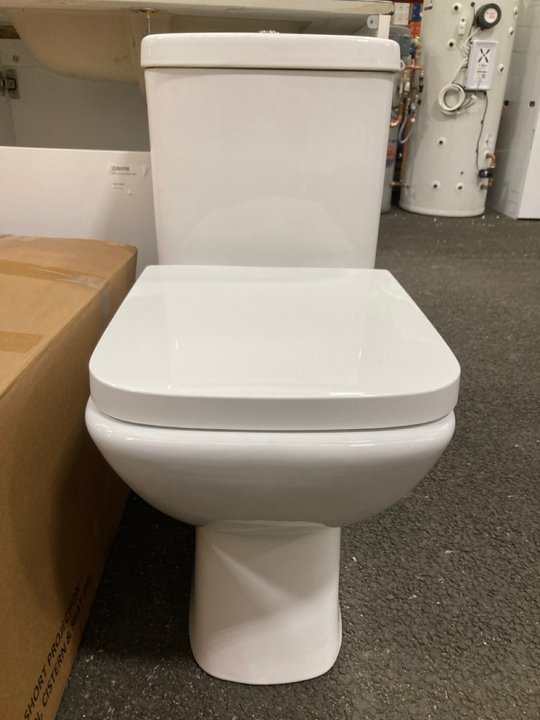 Lot 70  
            Marchington SR19 - Delivery or Collection 

                
SQUARE STYLED CLOSED COUPLED W/C WITH CISTERN FITTINGS, DUAL FLUSH TOP CHROME BUT...