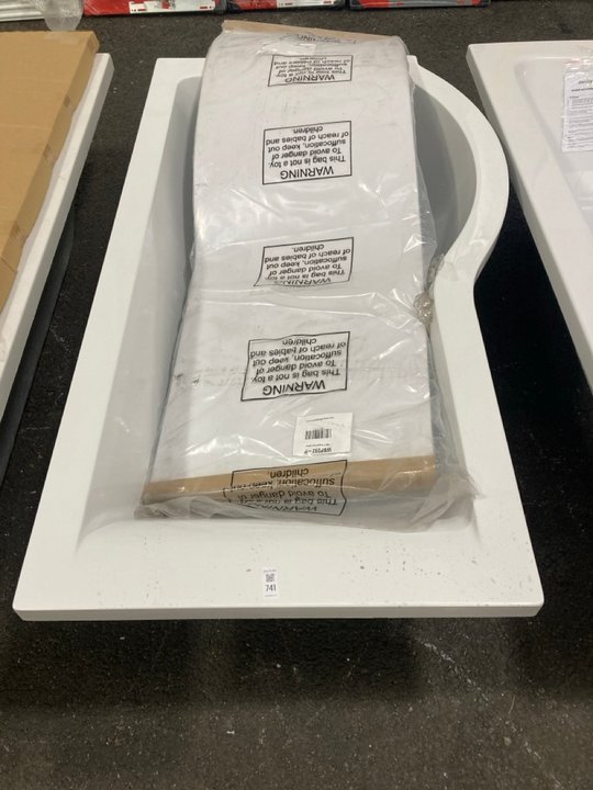 Lot 741  
            Marchington SR19 - Delivery or Collection 

                
1500 X 850MM NTH RH B-SHAPED SHOWER BATH WITH SIDE PANEL - ORIGINAL RRP £399: LOC...