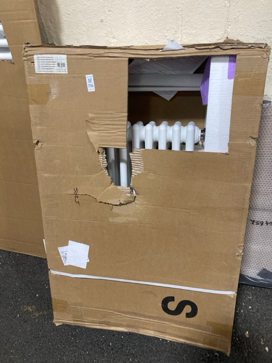 Lot 756  
            Marchington SR19 - Delivery or Collection 

                
TRADITIONAL HEATED TOWEL RADIATOR IN BRUSHED GOLD WITH A 8 X 3 COLUMN CAST IRON S...