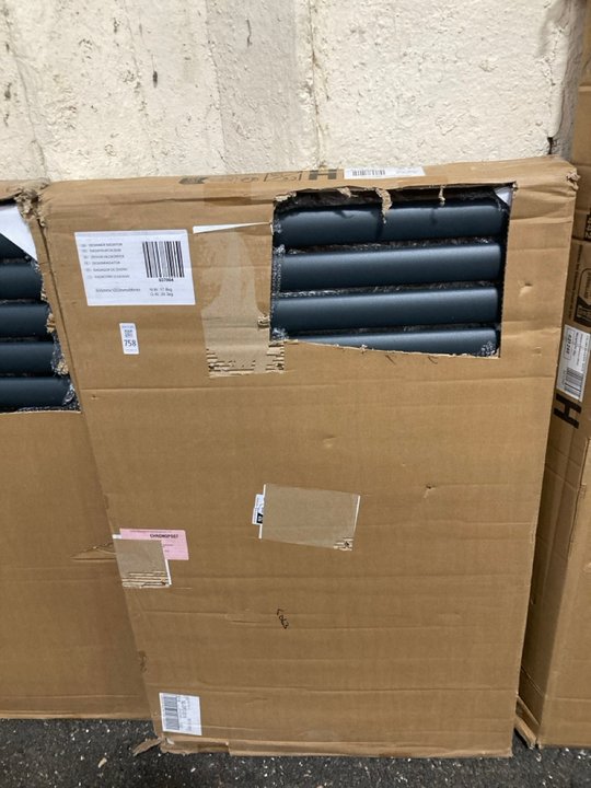 Lot 758  
            Marchington SR19 - Delivery or Collection 

                
ANTHRACITE HORIZONTAL SINGLE OVAL TUBED RADIATOR 1003 X 635MM - ORIGINAL RRP £380...